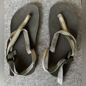 Earthrunner barefoot women’s Primal sandals size 9